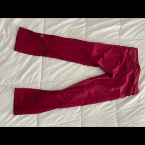 CROPPED LULULEMON LEGGINGS SIZE 4